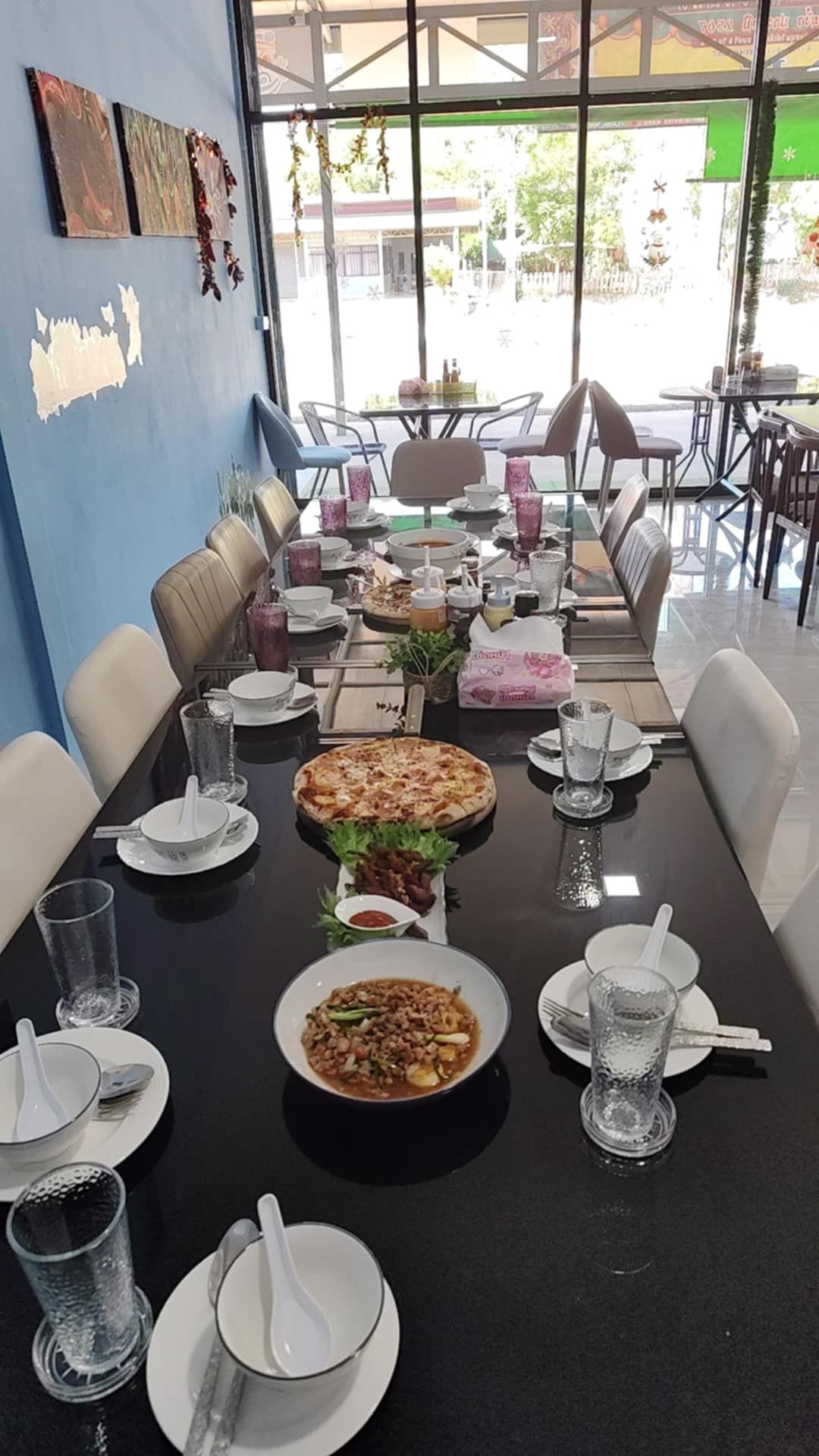 QPizza dining room